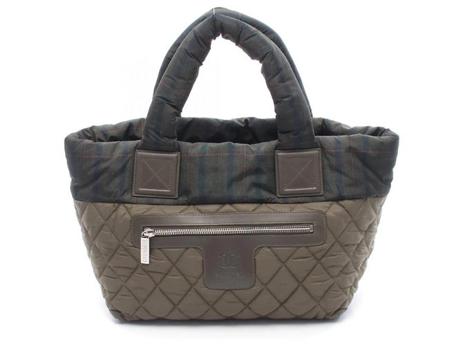 Bolsa Tote Pequena Coco Cocoon da Chanel Caqui