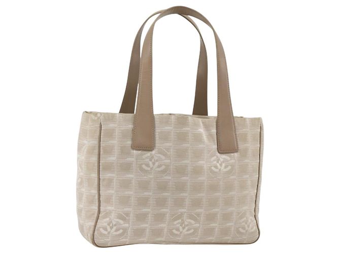 CHANEL Nova Bolsa Tote de Viagem Nylon Bege CC Auth 174068