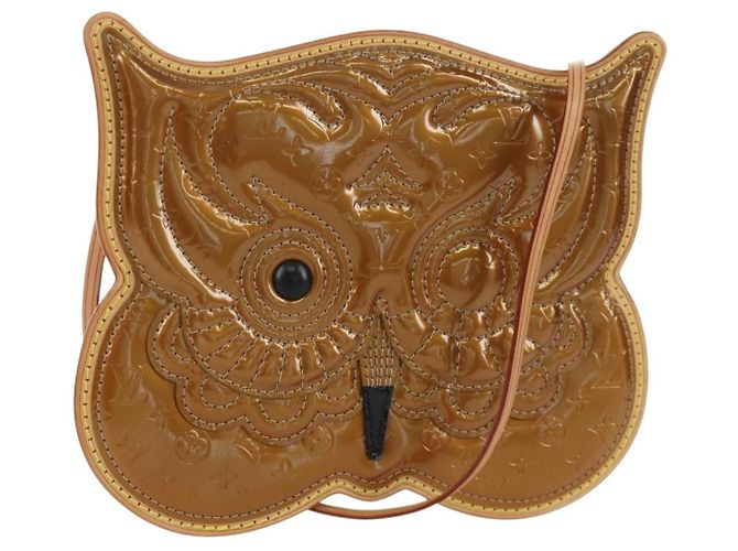 LOUIS VUITTON Bolsa Pochette Owl Comte De Feu Vernis Bronce M92268 Auth 172440V