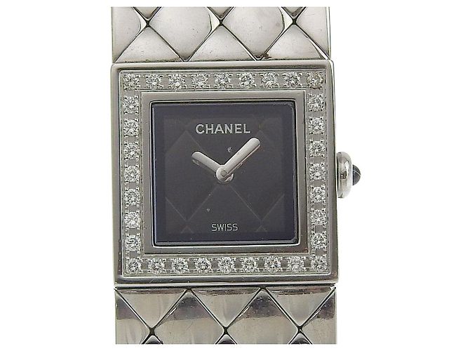 Timeless Chanel Matelassé aus Edelstahl Silber