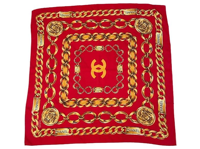 Lenço de seda Chanel Vermelho com Estampa de Corrente e Moedas Dourado