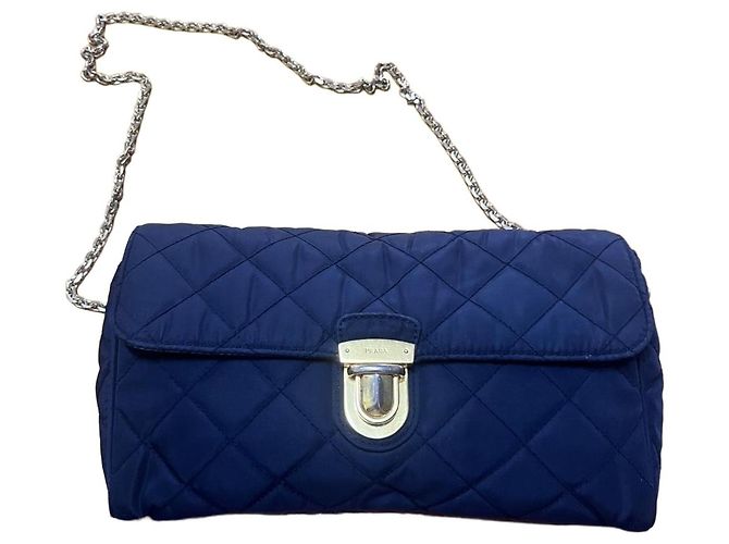 Borsa a spalla in nylon trapuntato con catena Prada Blu scuro