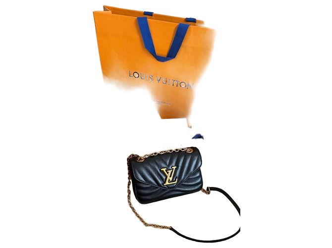 Bolsa Louis Vuitton Naw Wave Preta em Couro Matelassé Preto
