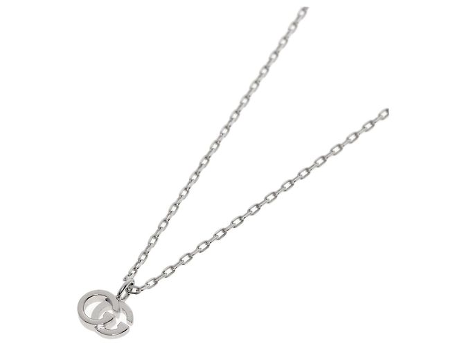 Collar Double G de Gucci en oro blanco de 18 quilates