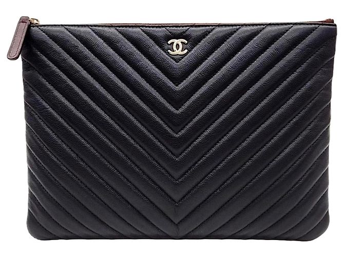 Schwarze gesteppte Chevron-Leder-Clutch von Chanel