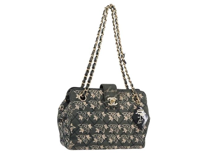 CHANEL Borsa a Spalla Matelassé in Nylon Verde Oro CC Auth ARZ394A D'oro