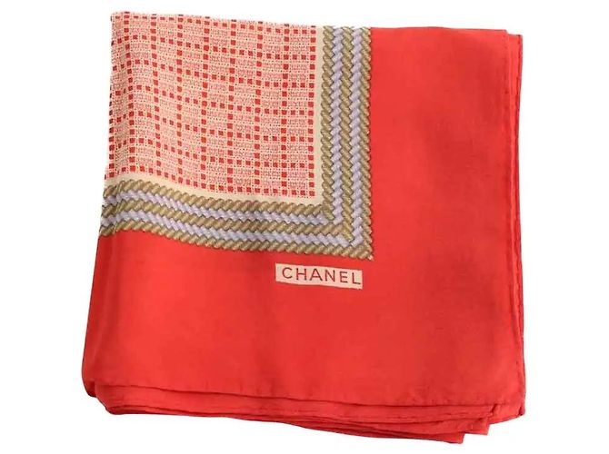 Chanel Carré rosso 