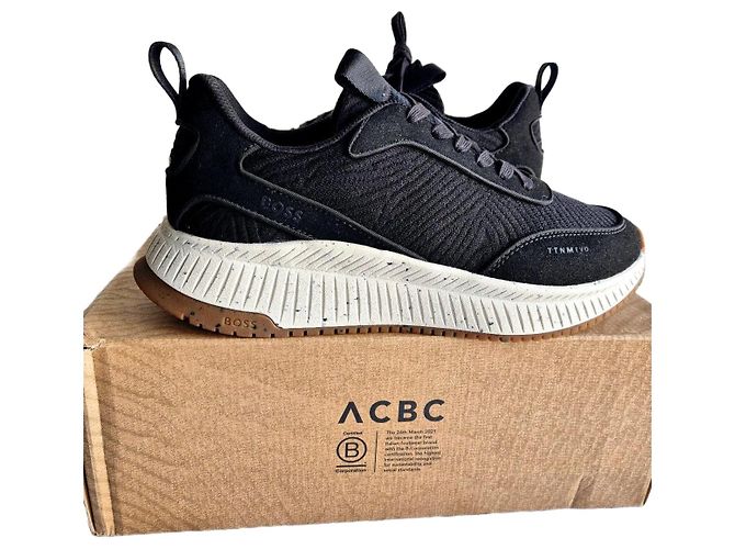 Autre Marque Baskets noires en toile et daim