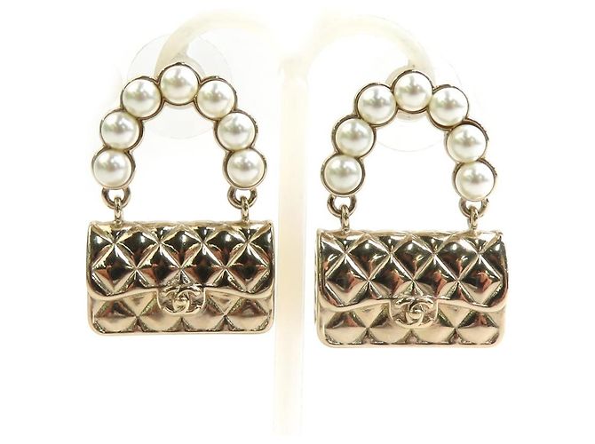 Orecchini in oro matelassé Chanel D'oro