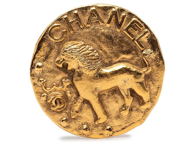Spilla vintage placcata in oro con logo Coco e leone di Chanel D'oro