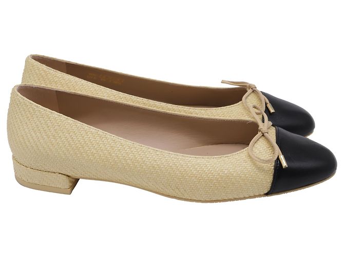 Sapatilhas Sleek Bow em Ráfia Creme da Stuart Weitzman Branco Cru