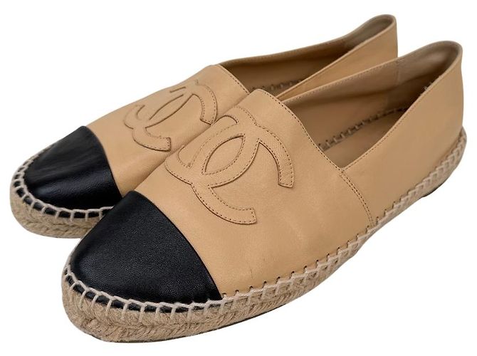 Espadrilles slip-on con punta cap de Chanel Beige