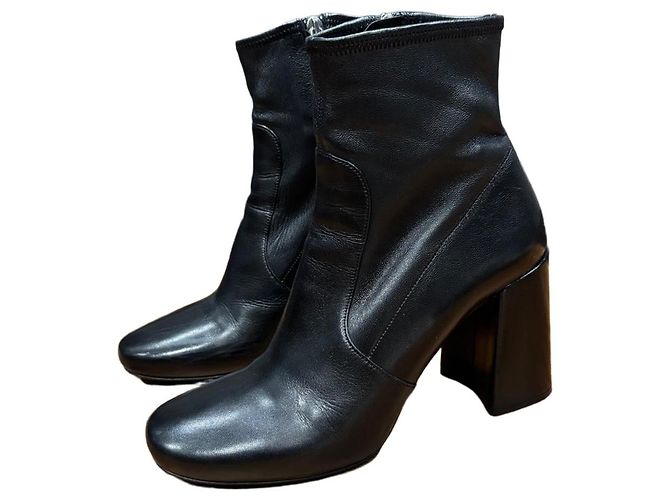 Botas de tornozeleira de couro preto com salto bloco Prada