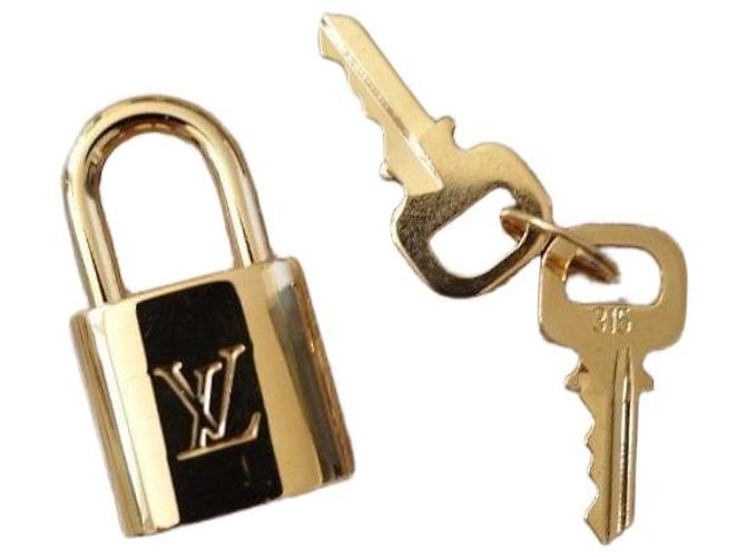Cadenas Louis Vuitton doré avec clés