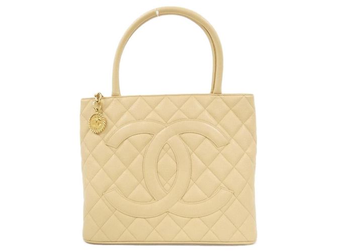 Bolsas de mão em couro de bezerro cinza Chanel Marrom