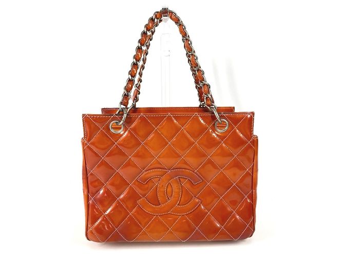 Bolsa CHANEL em matelassé acolchoado com logo CC Coco Rosa