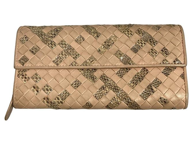 Bottega Veneta Intrecciato Python Langbörse Pink