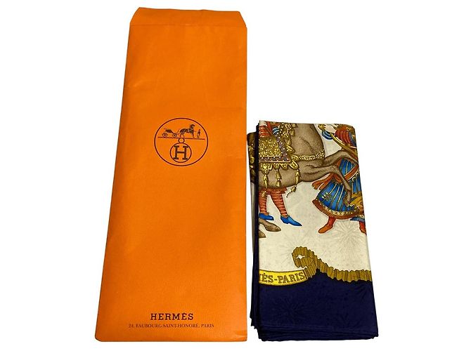 Hermès LES FETES DEL RE SOLE 90 Sciarpa in Seta Blu