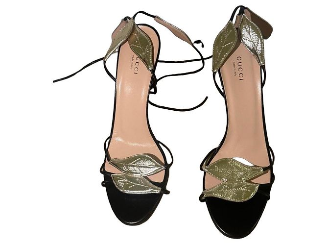 Sandali con tacco Gucci in pelle nera e oro Nero D'oro