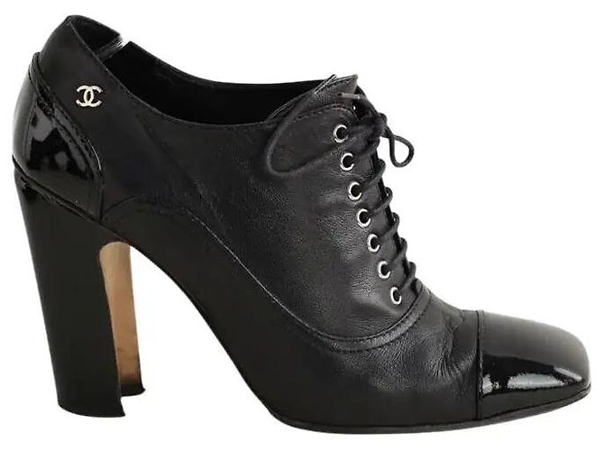 Chanel Scarpe nere con lacci Nero 