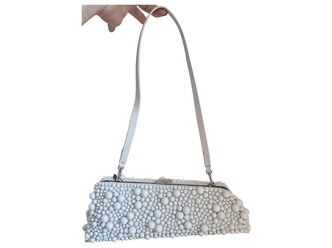 Attico Bolsa de mão "Long Night" em couro branco com pérolas