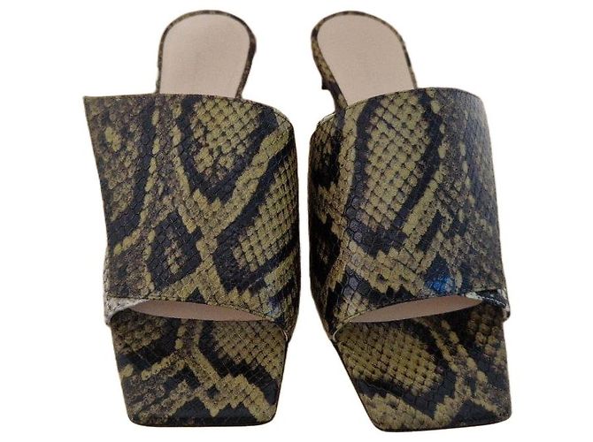 Wandler Sandalen mit Python-Effekt aus Leder Braun Schwarz Grün