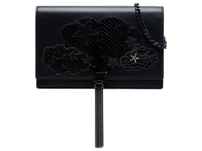 Carteira com corrente Kate em couro de bezerro preto com aplique de estrela Cloud Monogram clássico da Saint Laurent