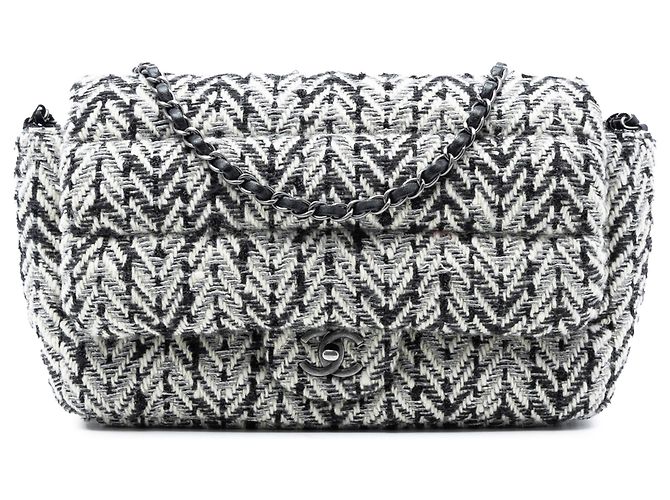 Chanel Preto CC Tweed Herringbone com Aba