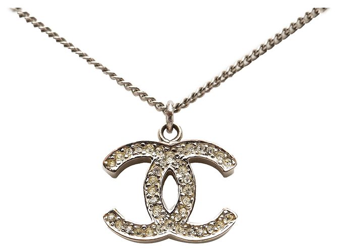 Collar colgante de strass plateado CC de Chanel Plata