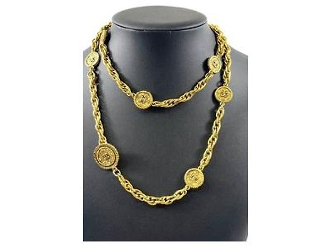 Chanel Colar Medalha Logo CC Coco Banho de Ouro Dourado
