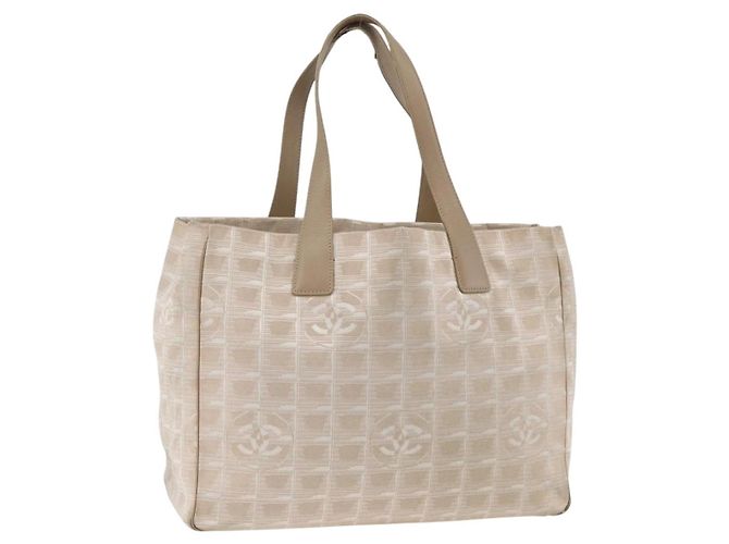 CHANEL Nova Bolsa Tote de Viagem Nylon Bege Prata CC Auth BA11399