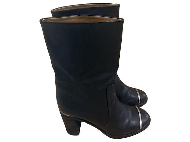 Botas Chanel de piel negra Negro
