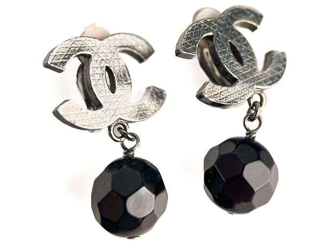 Timeless Chanel Orecchini PCO in metallo e decorati con perline nere Nero