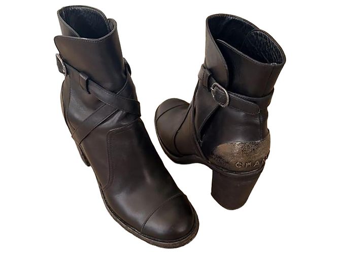 Botas Chanel incríveis Cinza
