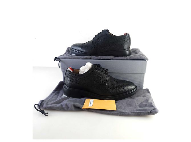 Thom Browne Sapatos Brogue Long Wing em Couro Pebble Grain com Sola de Borracha Multicor