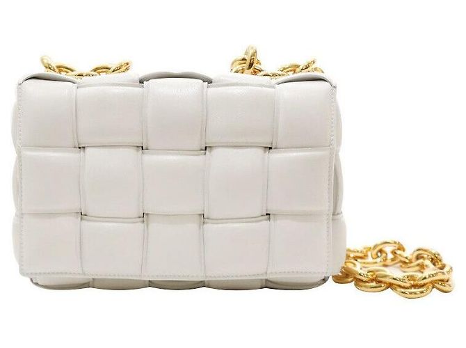 Cassette Bottega Veneta Bolso de hombro de cadena acolchada Blanco
