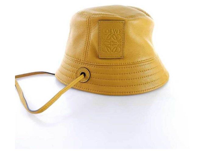 Loewe Sombrero bucket de cuero Anagram
