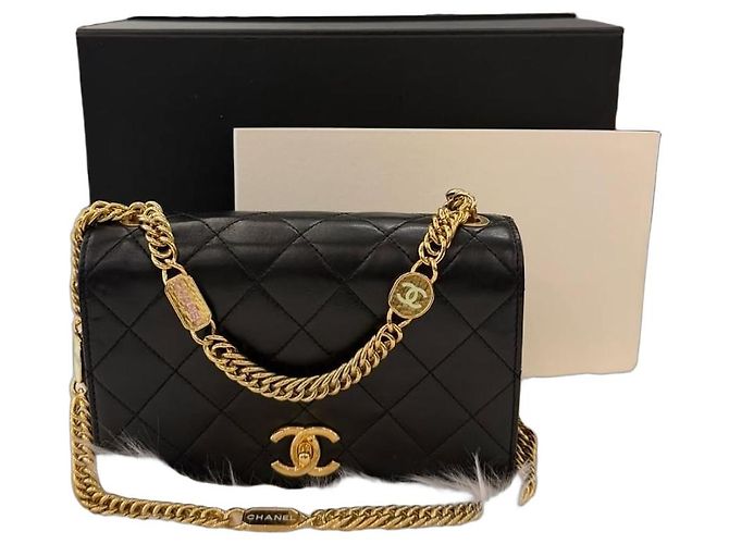 Chanel Bolsa mini de corrente em couro de cordeiro com aba acolchoada Multicor