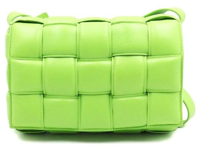 Cassette Bottega Veneta Bolsa transversal acolchoada Intrecciato verde