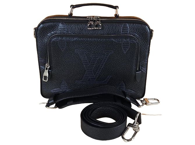 Louis Vuitton Taurillon Shadow Monogram Reisetasche Schwarz