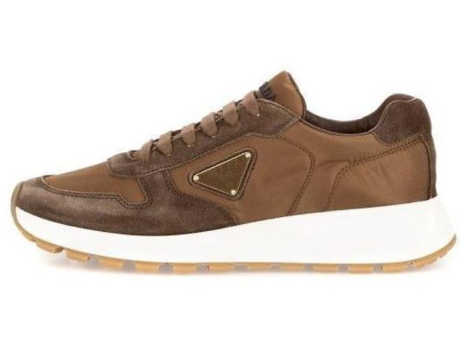 Prada Baskets en daim Delave et nylon recyclé Marron