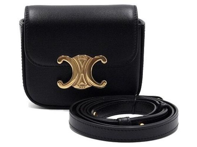 Triomphe Céline Borsa a tracolla