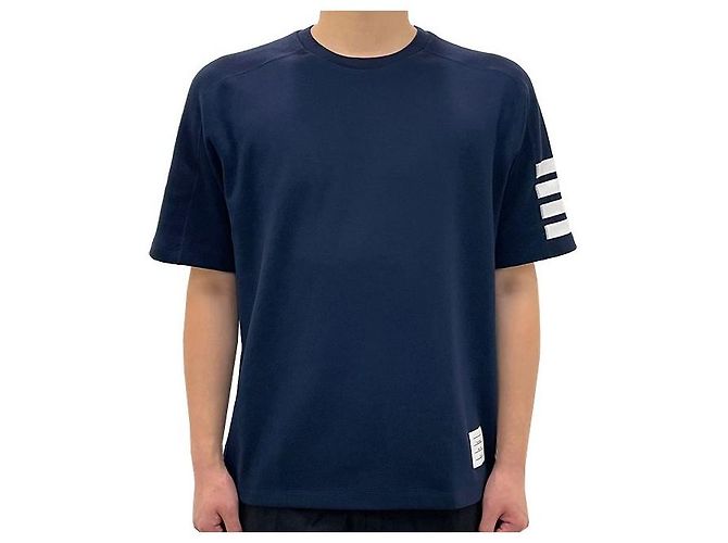 Thom Browne Navy T-Shirt mit diagonalen Streifen und seitlichem Schlitz Blau