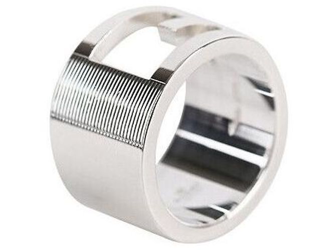 Gucci Silberring mit Logo Größe 