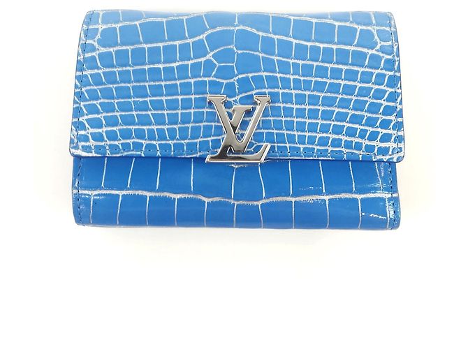 Louis Vuitton Kompakte Capucines Geldbörse aus Krokodil Blau