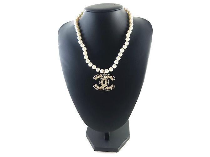 Chanel Colar de pérolas CC Preto