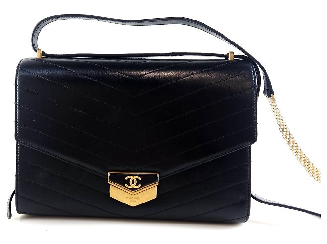 Chanel Bolsa de Ombro com Aba Chevron Preto