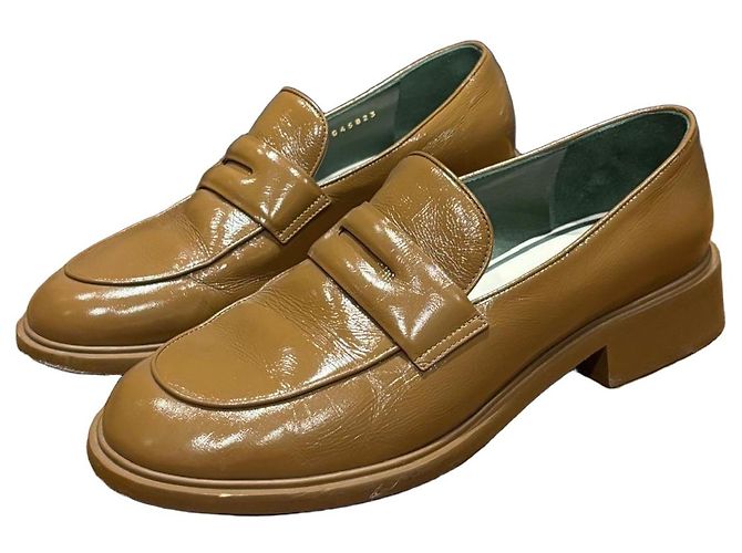 Mocasines de cuero marrón con logo CC de Chanel Castaño