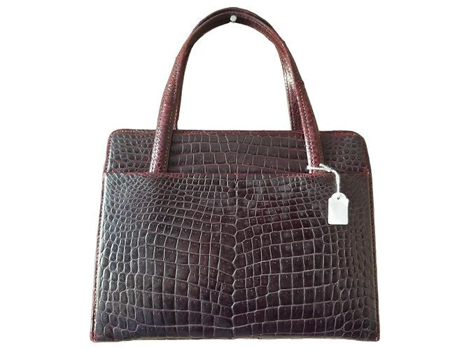 Borsa Gucci in pelle bordeaux effetto coccodrillo