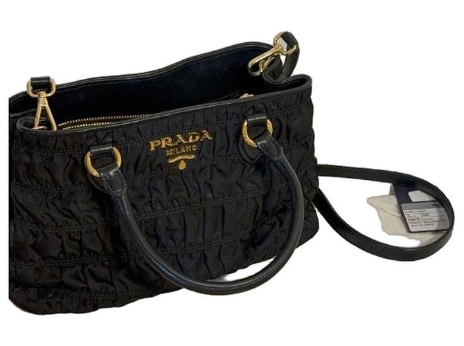 Prada Gaufre Handtasche Nylon Schwarz